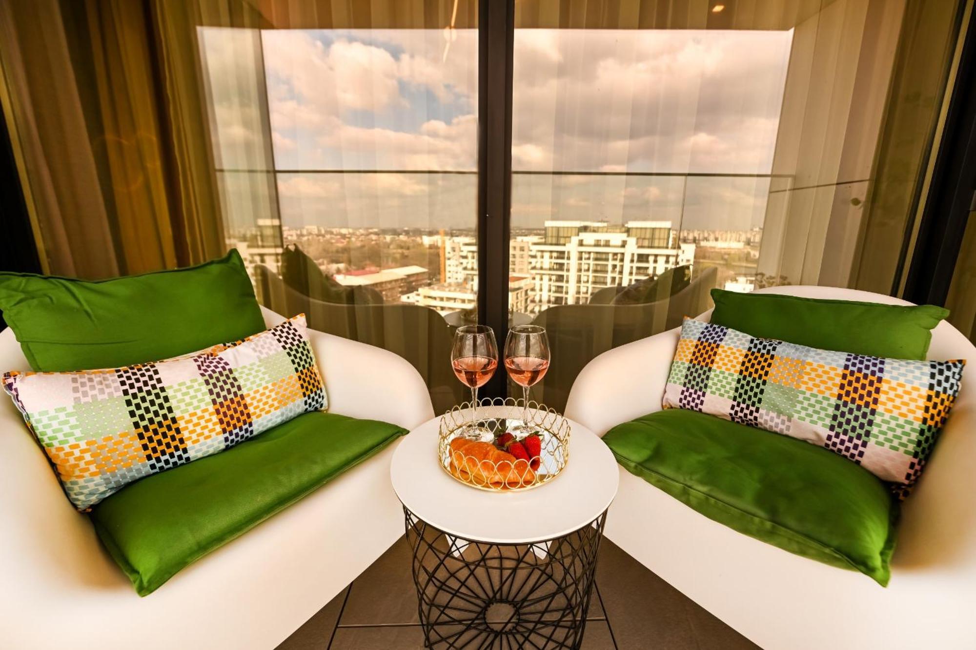 One Verdi Park Exclusive Apartments - Panoramic View & Private Parking Bukarest Eksteriør billede