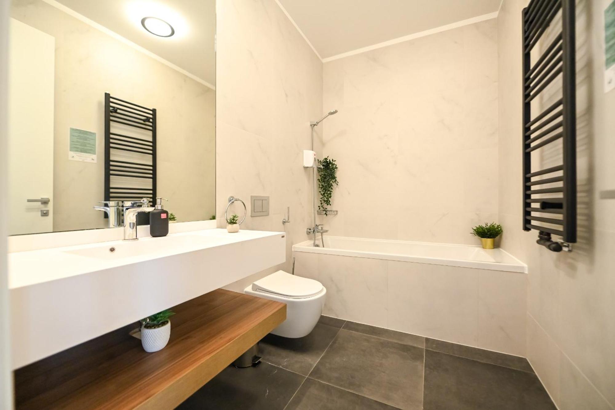 One Verdi Park Exclusive Apartments - Panoramic View & Private Parking Bukarest Eksteriør billede