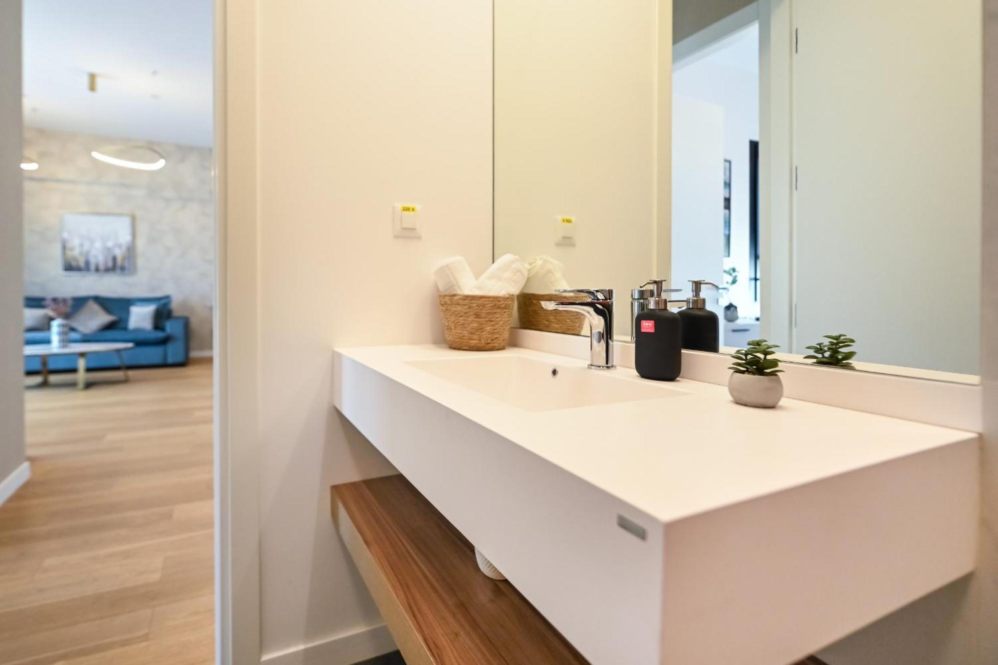 One Verdi Park Exclusive Apartments - Panoramic View & Private Parking Bukarest Værelse billede
