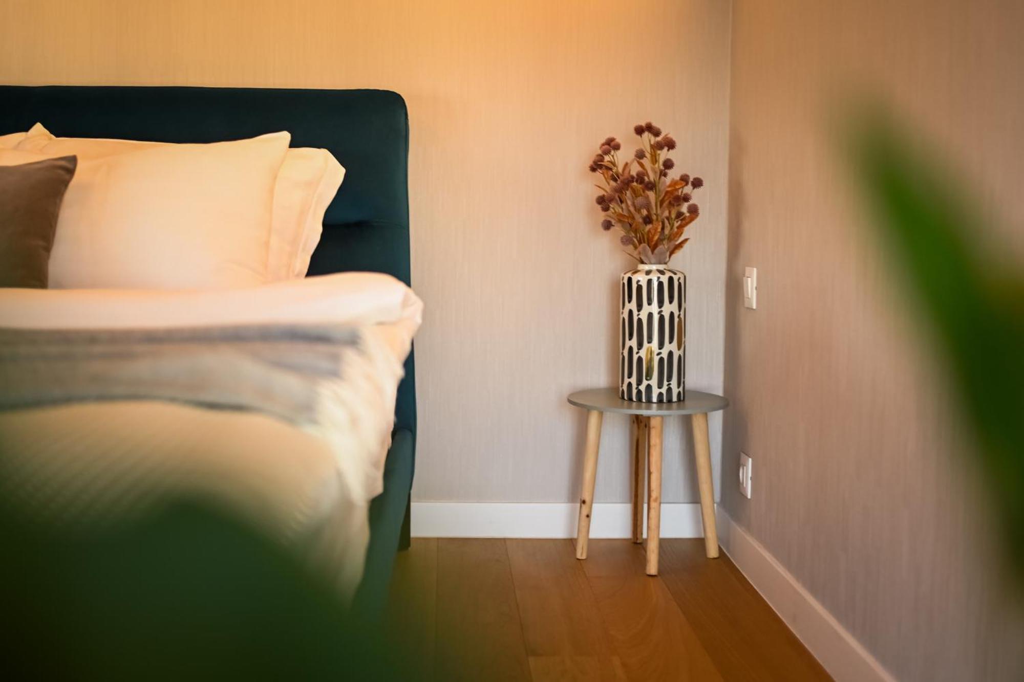 One Verdi Park Exclusive Apartments - Panoramic View & Private Parking Bukarest Værelse billede