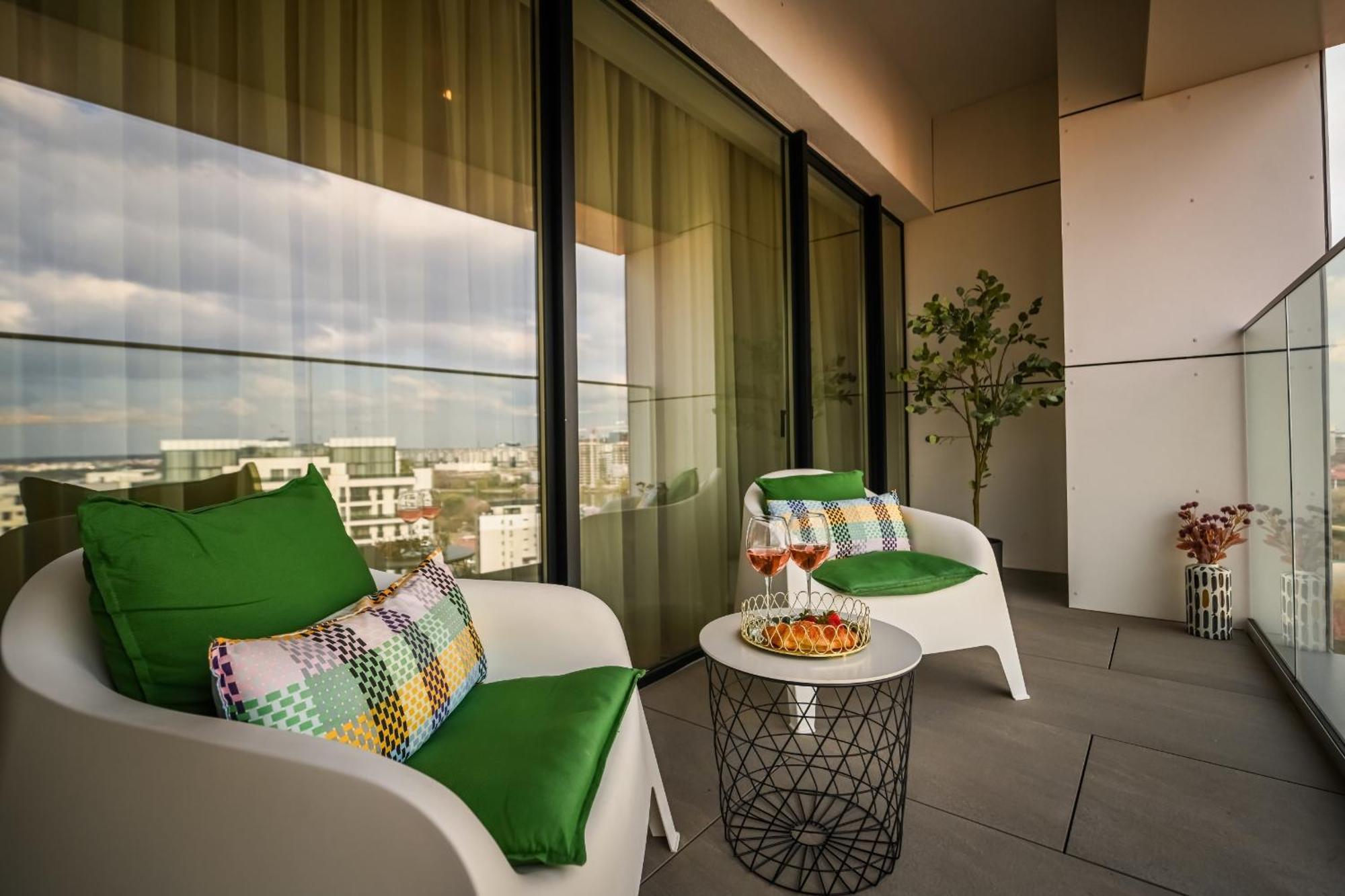 One Verdi Park Exclusive Apartments - Panoramic View & Private Parking Bukarest Værelse billede