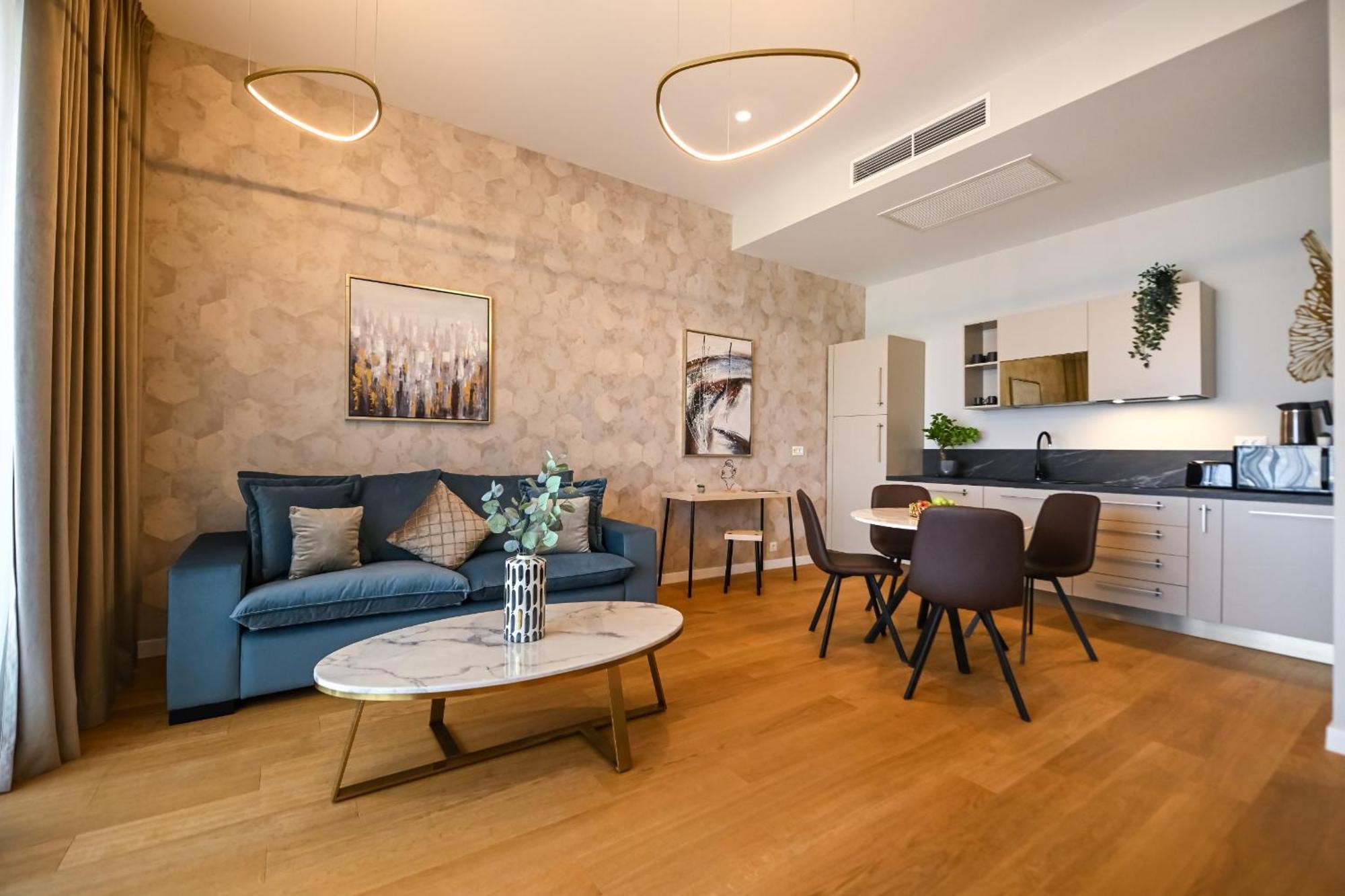 One Verdi Park Exclusive Apartments - Panoramic View & Private Parking Bukarest Værelse billede