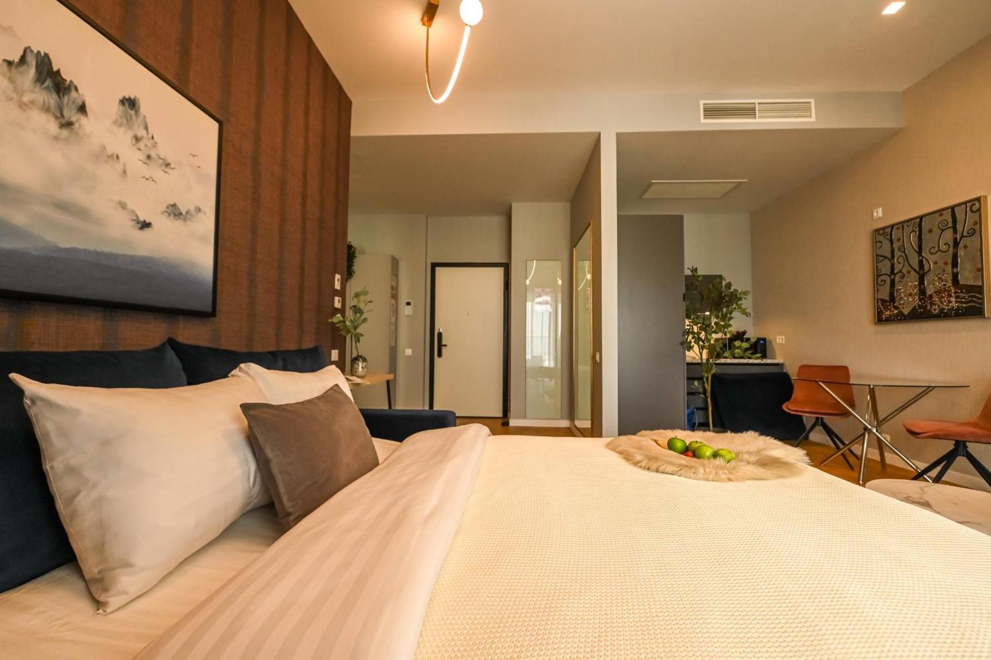 One Verdi Park Exclusive Apartments - Panoramic View & Private Parking Bukarest Værelse billede