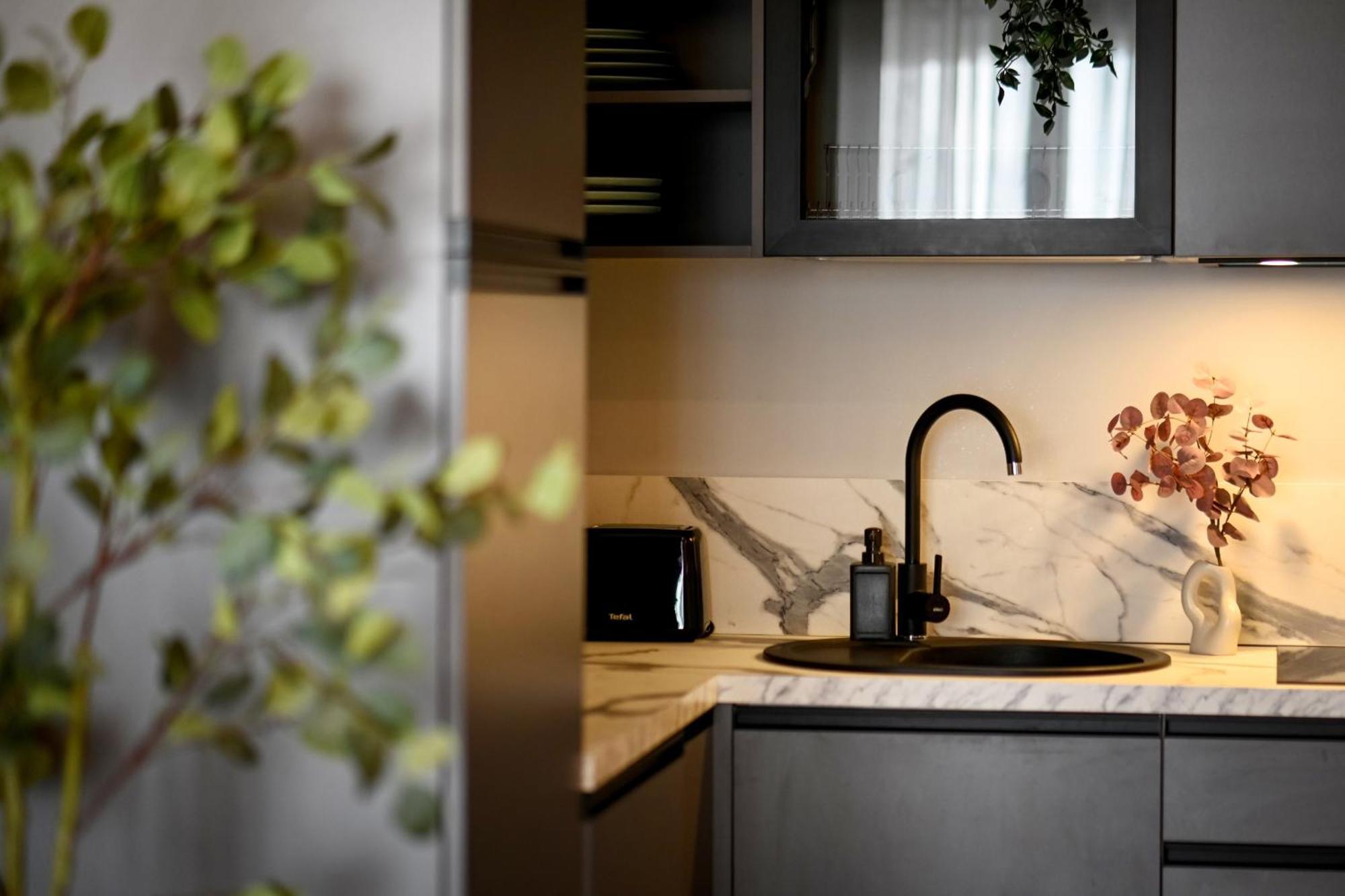 One Verdi Park Exclusive Apartments - Panoramic View & Private Parking Bukarest Værelse billede