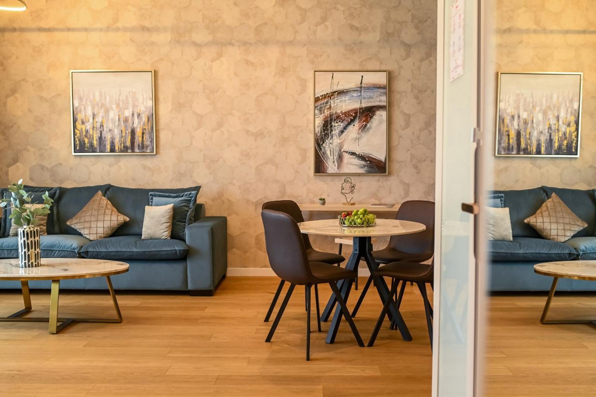 One Verdi Park Exclusive Apartments - Panoramic View & Private Parking Bukarest Værelse billede