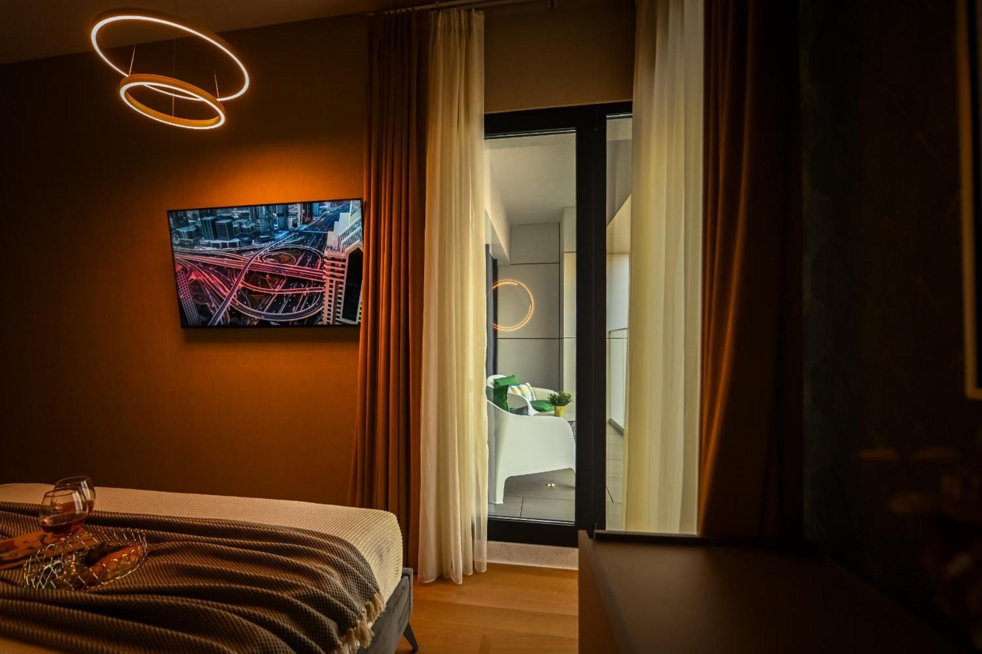 One Verdi Park Exclusive Apartments - Panoramic View & Private Parking Bukarest Værelse billede