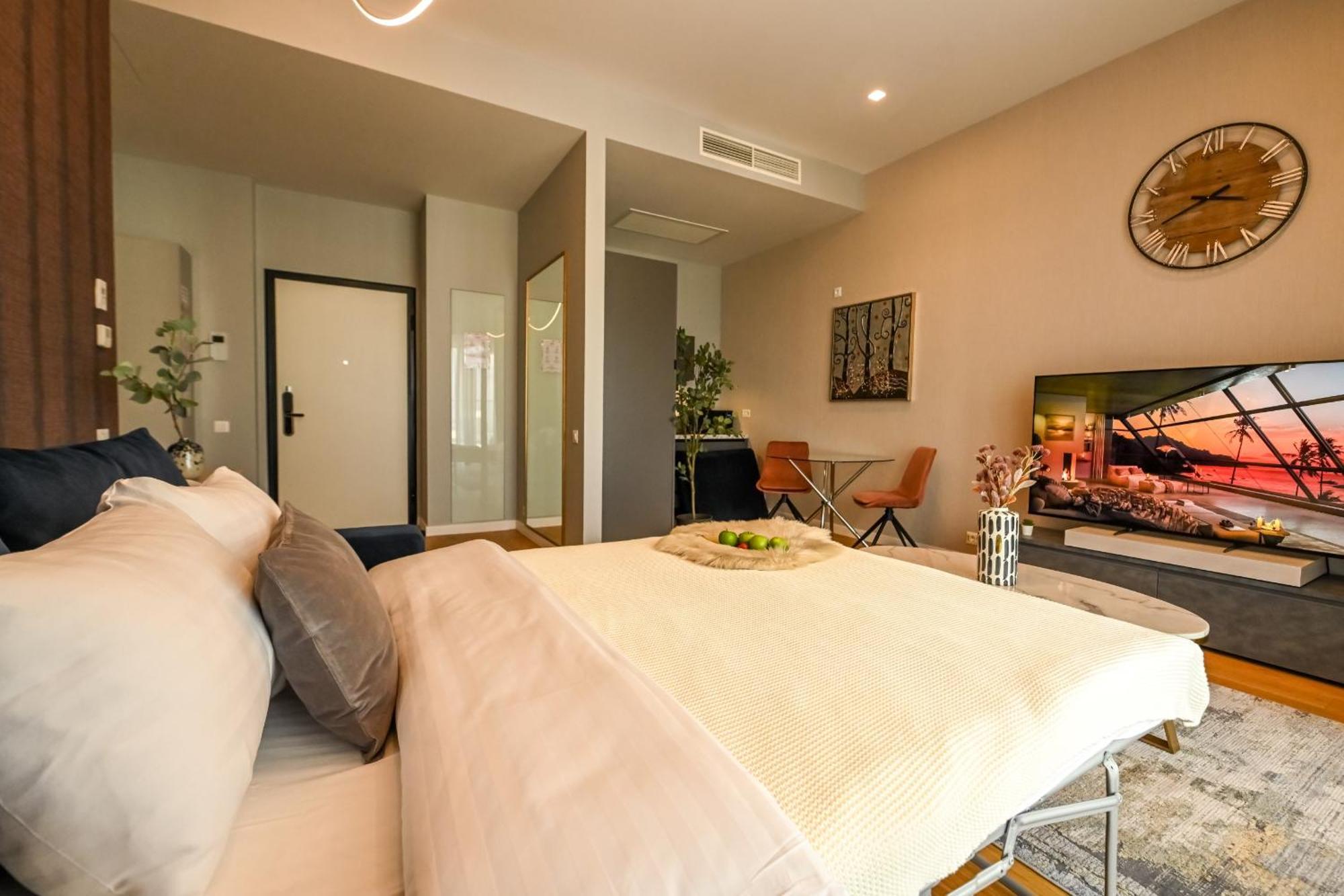 One Verdi Park Exclusive Apartments - Panoramic View & Private Parking Bukarest Værelse billede