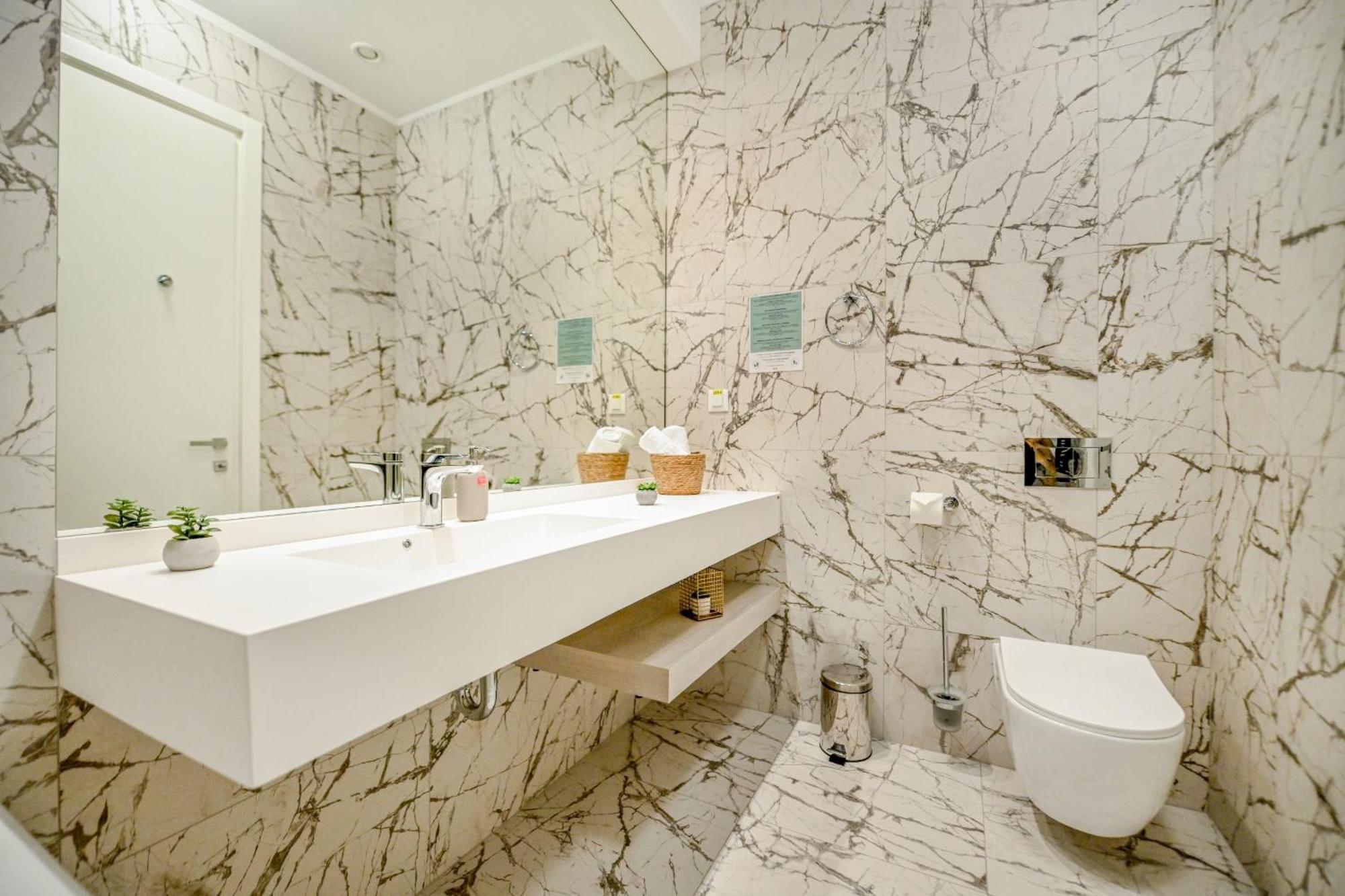 One Verdi Park Exclusive Apartments - Panoramic View & Private Parking Bukarest Værelse billede