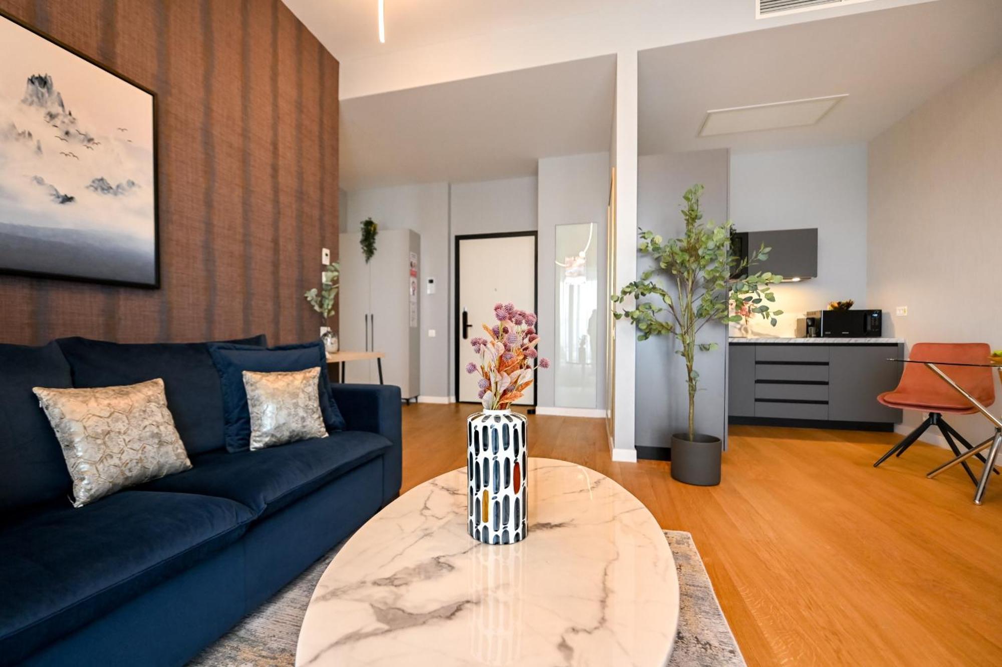 One Verdi Park Exclusive Apartments - Panoramic View & Private Parking Bukarest Værelse billede